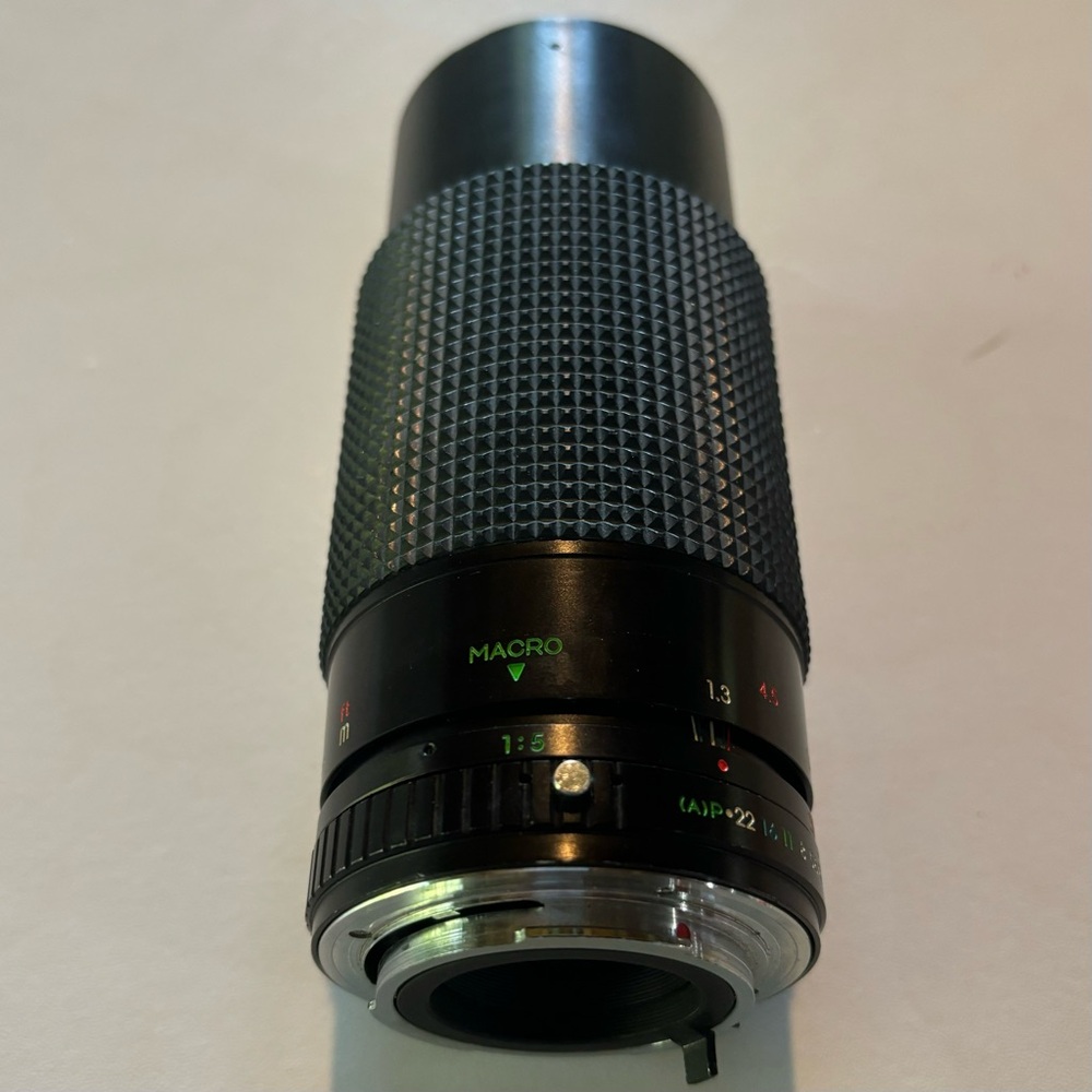 Focal MC Auto Zoom Camera Lens 1:4.0 f=80-200mm Vintage Korea 931609 UNTESTED